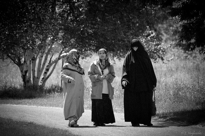 اعوجاج المرأة زينة لا عيب